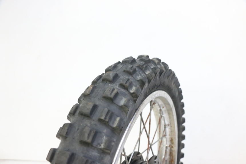 photo de CERCHIO ANTERIORE E PNEUMATICO YAMAHA PW 80 (1983 - 2014)