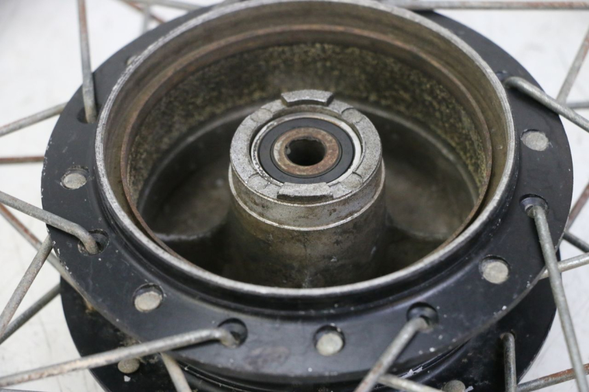 photo de CERCHIO ANTERIORE E PNEUMATICO YAMAHA PW 80 (1983 - 2014)
