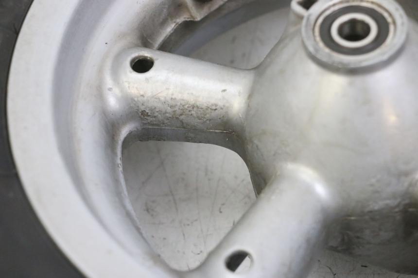 photo de CERCHIO ANTERIORE E PNEUMATICO APRILIA RALLY AC 50 (1995 - 2004) - Altra angolazione