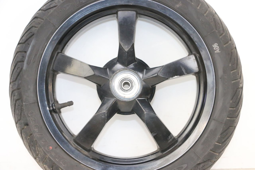 photo de CERCHIO ANTERIORE E PNEUMATICO PEUGEOT SATELIS 125 (2013 - 2018) - Zoom sui componenti