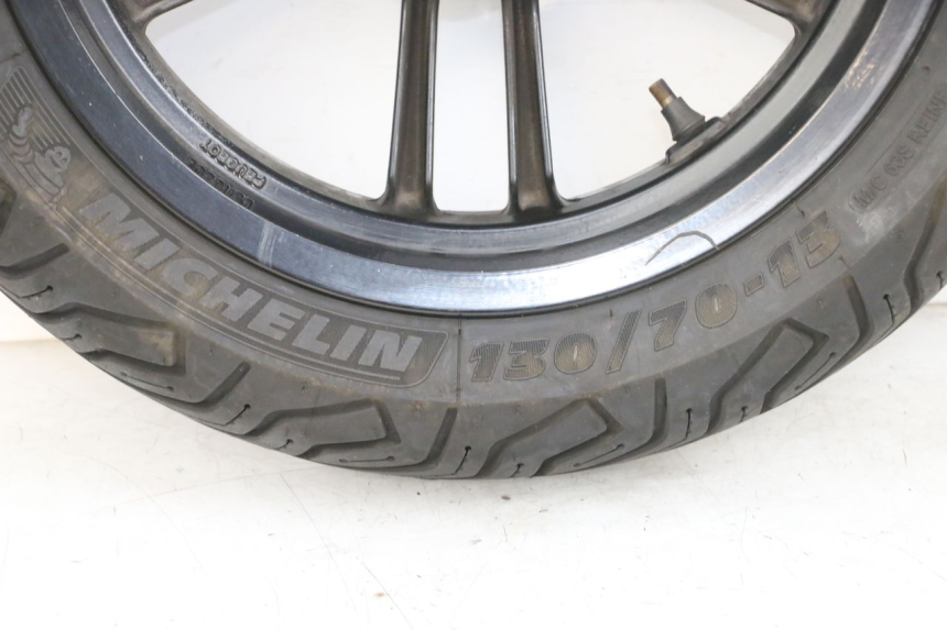 photo de CERCHIO ANTERIORE E PNEUMATICO PEUGEOT SPEEDFIGHT 4 4T EFI 50 (2021 - 2025) - Ispezione visiva dettagliata