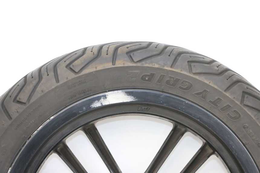 photo de CERCHIO ANTERIORE E PNEUMATICO PEUGEOT SPEEDFIGHT 4 4T EFI 50 (2021 - 2025) - Focus sulla struttura