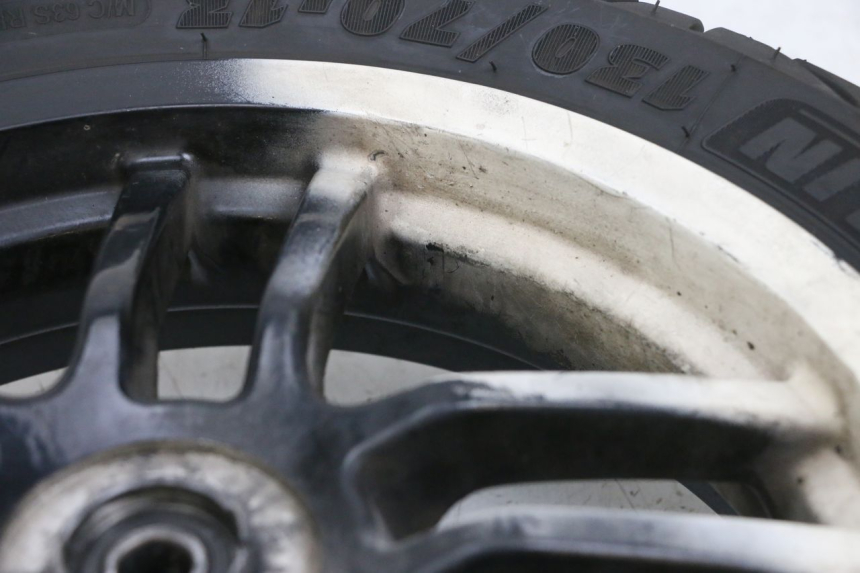 photo de CERCHIO ANTERIORE E PNEUMATICO PEUGEOT SPEEDFIGHT 4 4T EFI 50 (2021 - 2025) - Dettagli dei punti di fissaggio