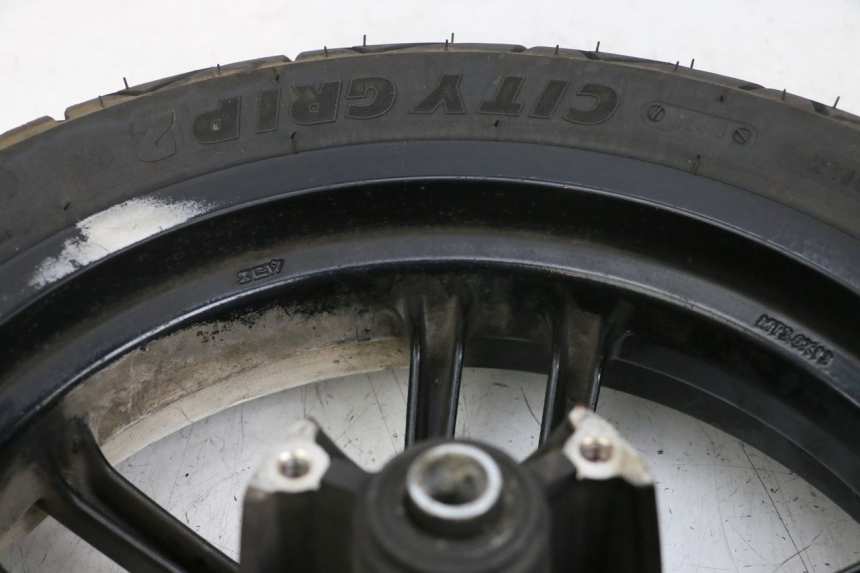 photo de CERCHIO ANTERIORE E PNEUMATICO PEUGEOT SPEEDFIGHT 4 4T EFI 50 (2021 - 2025) - Marcature e riferimenti originali