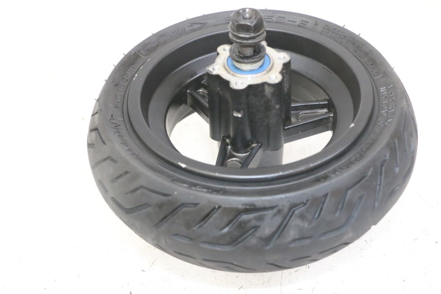 photo de CERCHIO ANTERIORE E PNEUMATICO NAMI STELLAR 1 - Primo piano tecnico