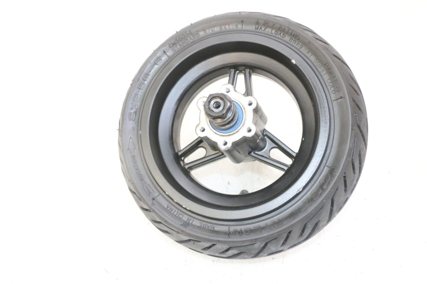 photo de CERCHIO ANTERIORE E PNEUMATICO NAMI STELLAR 1 - Dettagli dei punti di fissaggio