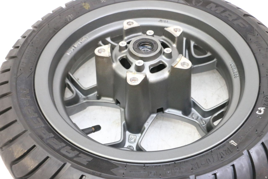 photo de CERCHIO ANTERIORE E PNEUMATICO APRILIA SXR 50 (2021 - 2023)