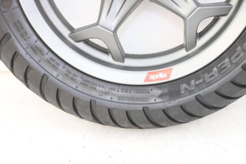 photo de CERCHIO ANTERIORE E PNEUMATICO APRILIA SXR 50 (2021 - 2023)
