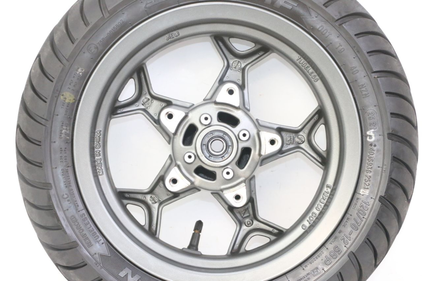 photo de CERCHIO ANTERIORE E PNEUMATICO APRILIA SXR 50 (2021 - 2023)