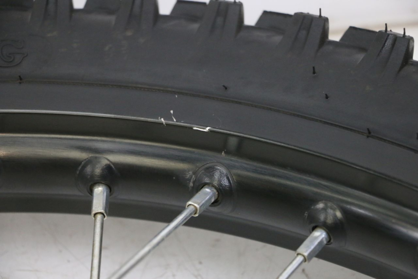 photo de CERCHIO ANTERIORE E PNEUMATICO SMALL MX THUNDER 250