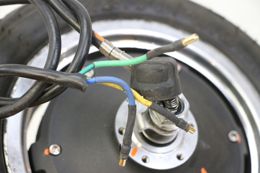 photo de CERCHIO ANTERIORE E PNEUMATICO DUALTRON VICTOR LIMITED 1
