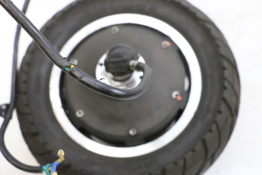 photo de CERCHIO ANTERIORE E PNEUMATICO DUALTRON VICTOR LIMITED 1