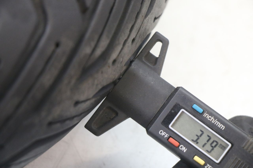 photo de CERCHIO ANTERIORE E PNEUMATICO YAMAHA X-MAX XMAX 125 (2010 - 2014)