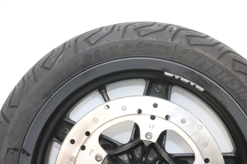 photo de CERCHIO ANTERIORE E PNEUMATICO PIAGGIO XEVO - X EVO 125 (2007 - 2016) - Zoom sui componenti