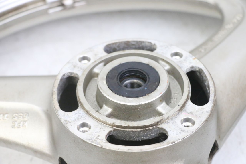 photo de CERCHIO ANTERIORE E PNEUMATICO HONDA XLV VARADERO 125 (2000 - 2006)
