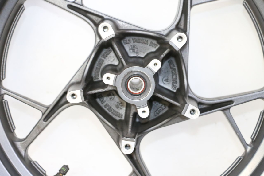 photo de CERCHIO ANTERIORE E PNEUMATICO YAMAHA XMAX X-MAX 125 (2021 - 2025)