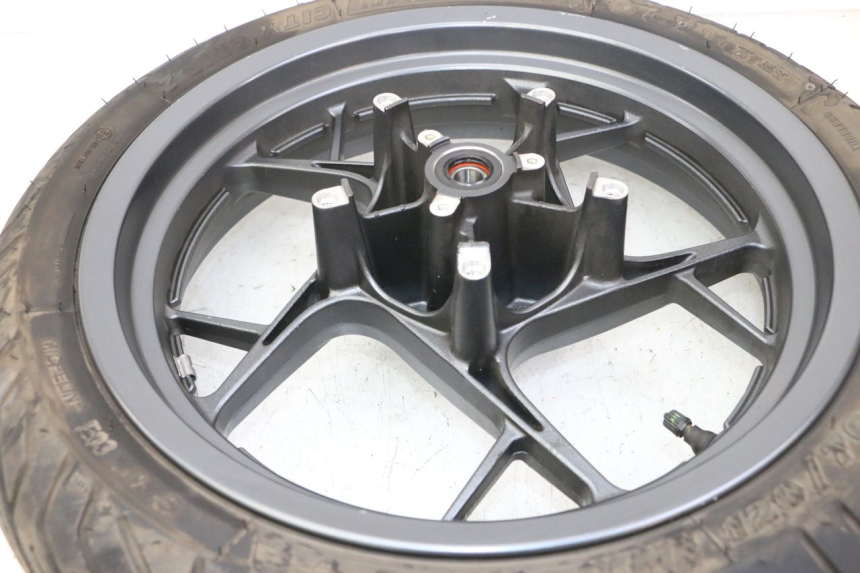 photo de CERCHIO ANTERIORE E PNEUMATICO YAMAHA XMAX X-MAX 125 (2021 - 2025)