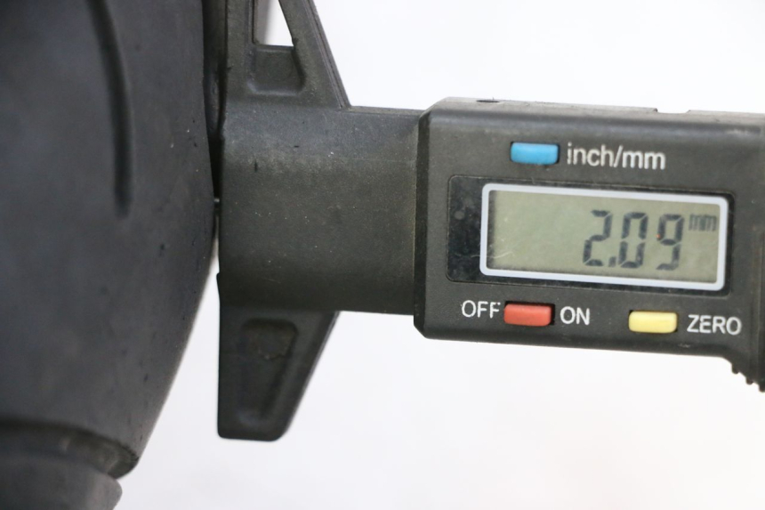 photo de CERCHIO ANTERIORE E PNEUMATICO YAMAHA FZS FAZER 600 (2001 - 2003)