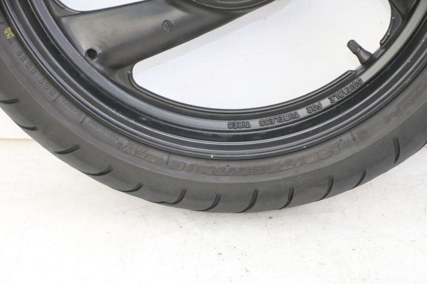 photo de CERCHIO ANTERIORE E PNEUMATICO YAMAHA FZS FAZER 600 (2001 - 2003)