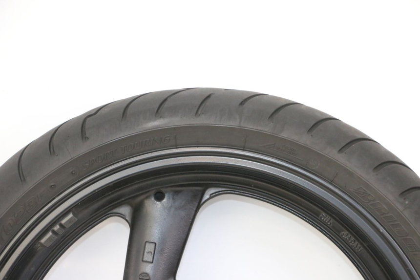 photo de CERCHIO ANTERIORE E PNEUMATICO YAMAHA FZS FAZER 600 (2001 - 2003)