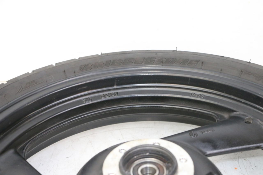 photo de CERCHIO ANTERIORE E PNEUMATICO YAMAHA FZS FAZER 600 (2001 - 2003)