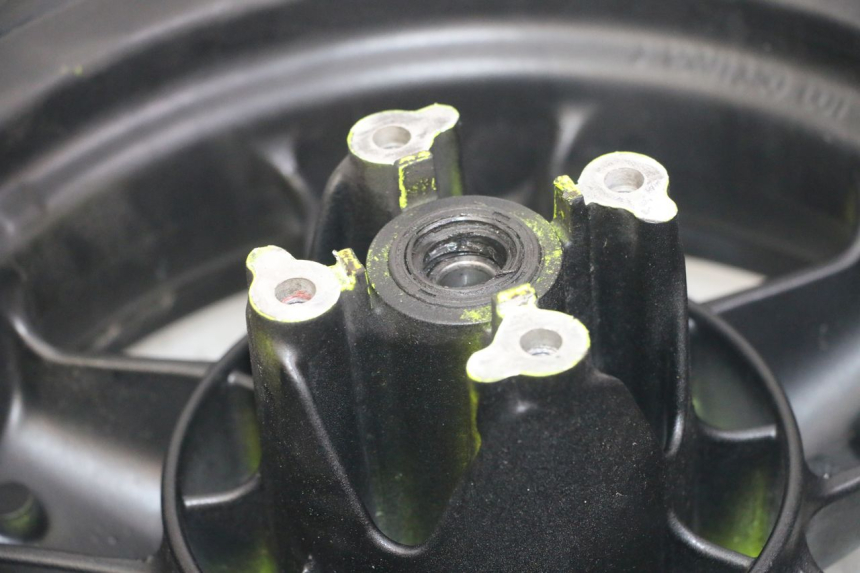 photo de CERCHIO ANTERIORE E PNEUMATICO YAMAHA YP MAJESTY 125 (2002 - 2006)
