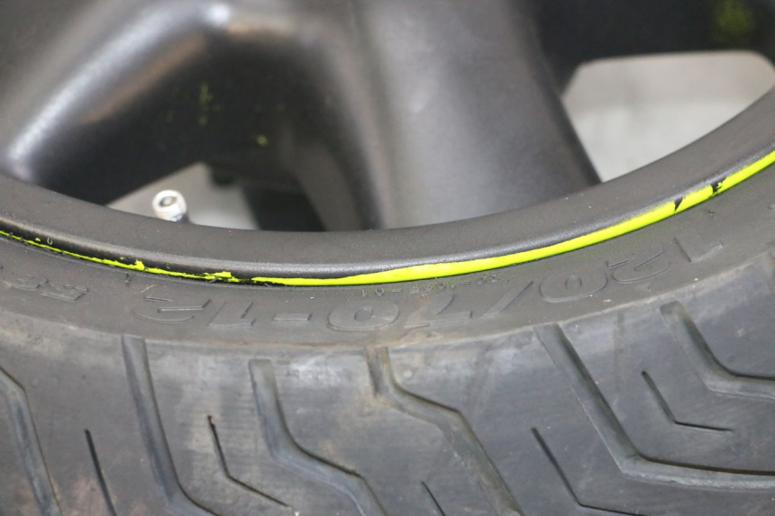 photo de CERCHIO ANTERIORE E PNEUMATICO YAMAHA YP MAJESTY 125 (2002 - 2006)
