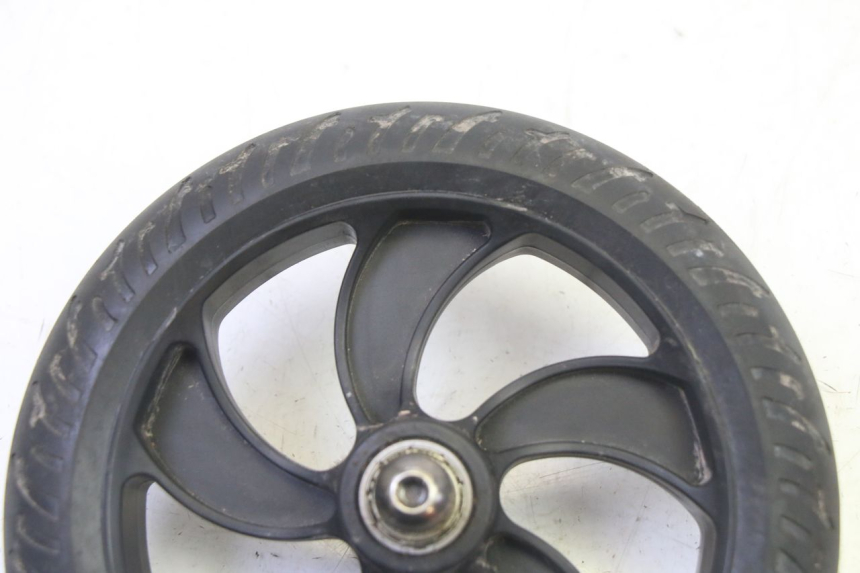 photo de CERCHIO ANTERIORE E PNEUMATICO MOOVWAY Z8 1