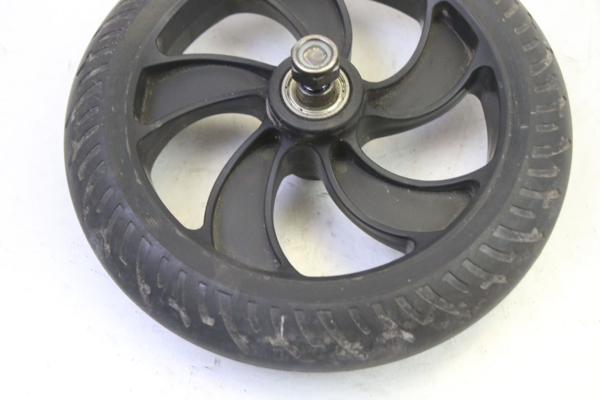 photo de CERCHIO ANTERIORE E PNEUMATICO MOOVWAY Z8 1