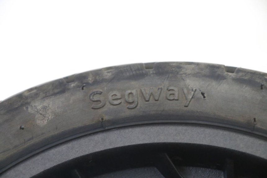 photo de CERCHIO ANTERIORE E PNEUMATICO SEGWAY NINEBOT ZT3 PRO 1