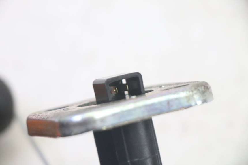 photo de INDICATORE LIVELLO CARBURANTE PIAGGIO FLY 4T 50 (2013 - 2017) - Primo piano tecnico