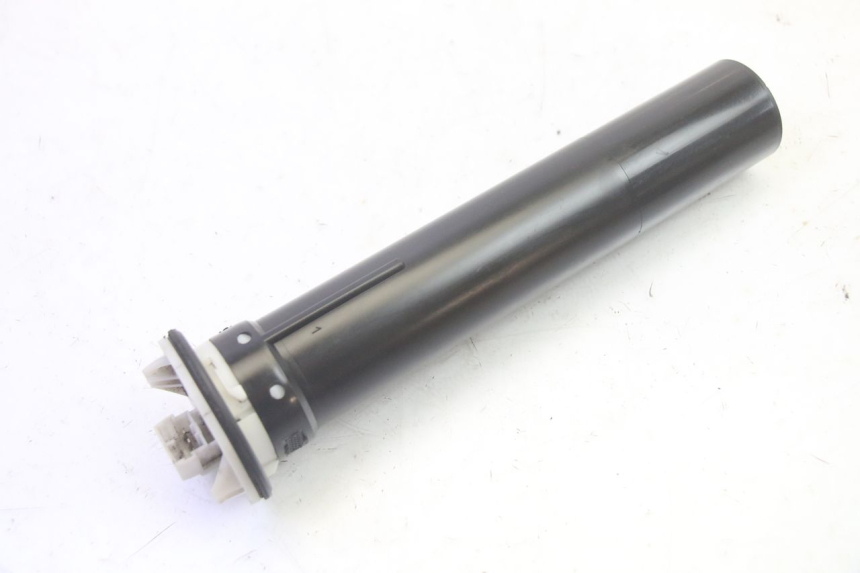 photo de INDICATORE LIVELLO CARBURANTE PIAGGIO MP3 LT 400 (2007 - 2012) - Primo piano tecnico