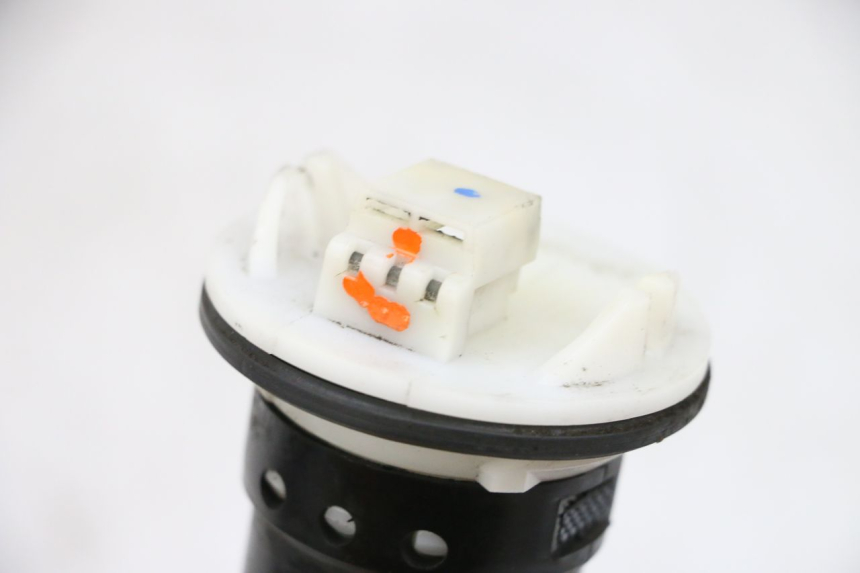 photo de INDICATORE LIVELLO CARBURANTE PIAGGIO VESPA GTS SUPER IE 125 (2009 - 2016) - Primo piano tecnico