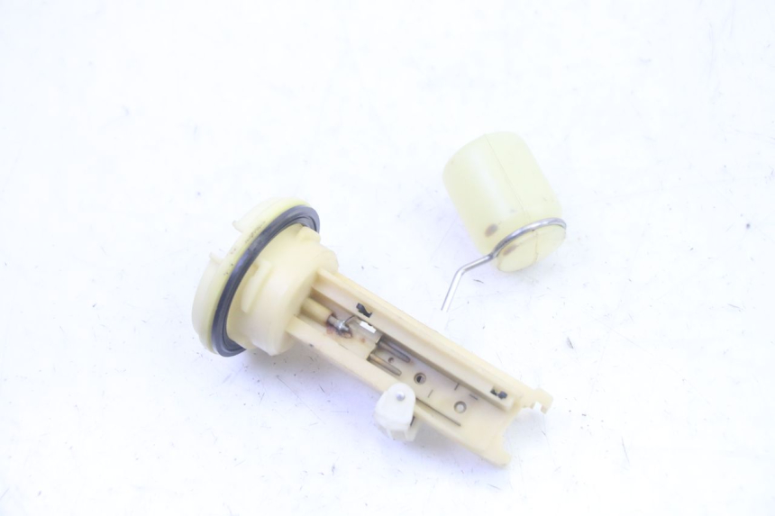 photo de SERBATOIO GALLEGGIANTE PEUGEOT VIVACITY 100 (1999 - 2008) - Zoom sullo stato d'uso