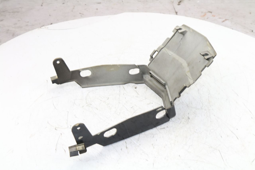 photo de Giunzione carenatura posteriore MBK ACTIVE 50 (1985 - 1995)