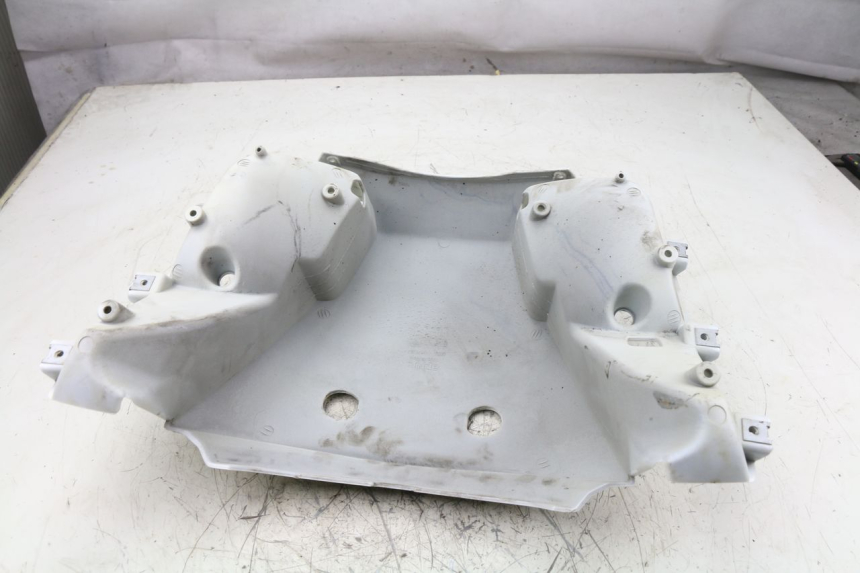 photo de Giunzione carenatura posteriore APRILIA ATLANTIC S 125 (2010 - 2013)