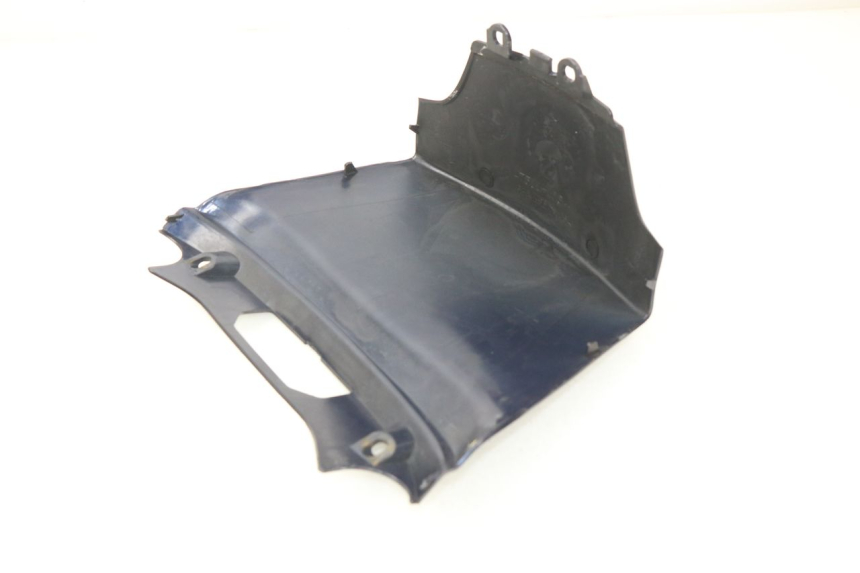 photo de Giunzione carenatura posteriore SUZUKI BURGMAN 650 (2002 - 2004)