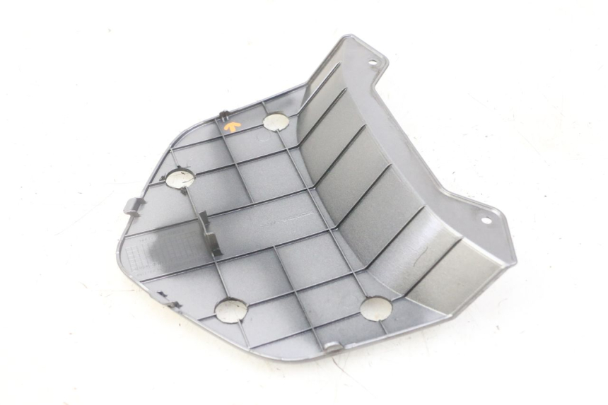 photo de GIUNTO CARENA POSTERIORE HONDA FORZA ABS 300 (2013 - 2019)