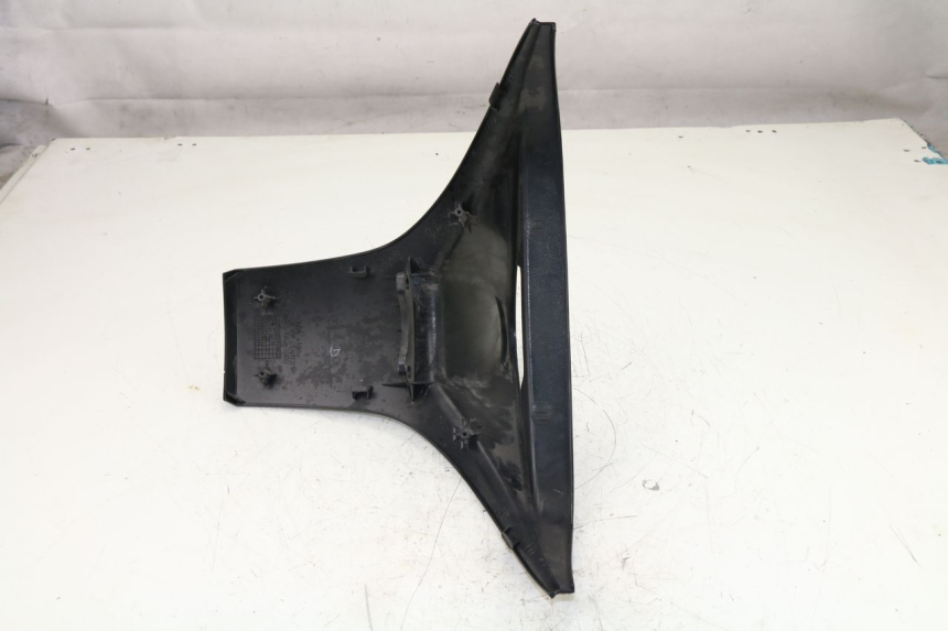photo de GIUNZIONE CARENATURA POSTERIORE HONDA FES S-WING SWING ABS 125 (2007 - 2015)
