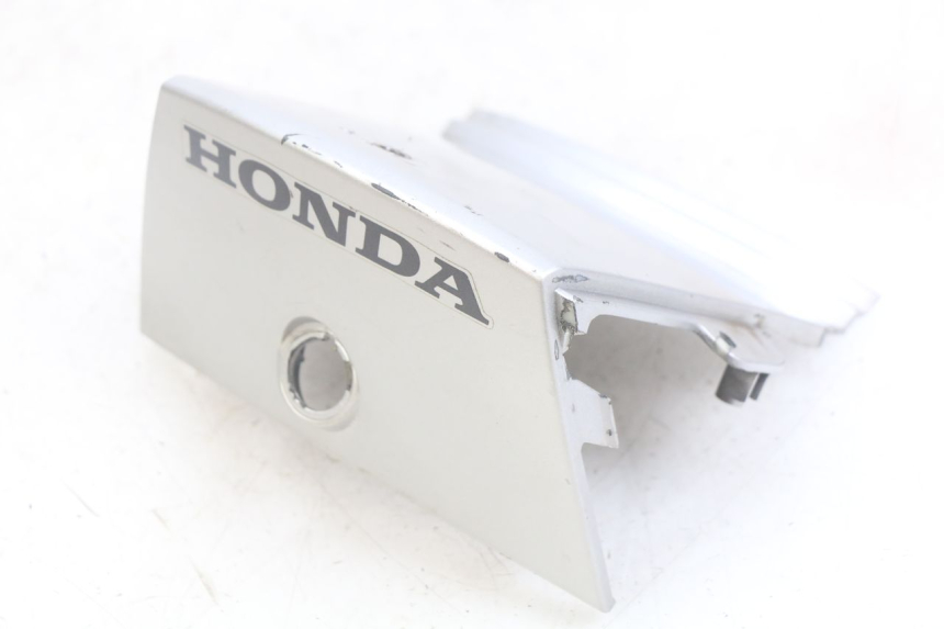 photo de GIUNZIONE PARAFANGO POSTERIORE HONDA SCV LEAD 100 (2003 - 2007)