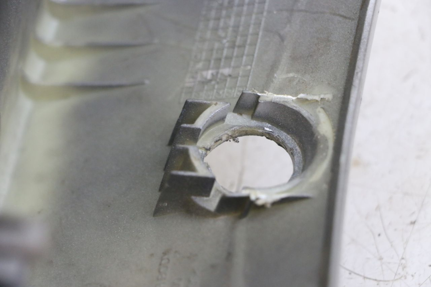 photo de GIUNZIONE PARAFANGO POSTERIORE HONDA SCV LEAD 100 (2003 - 2007)