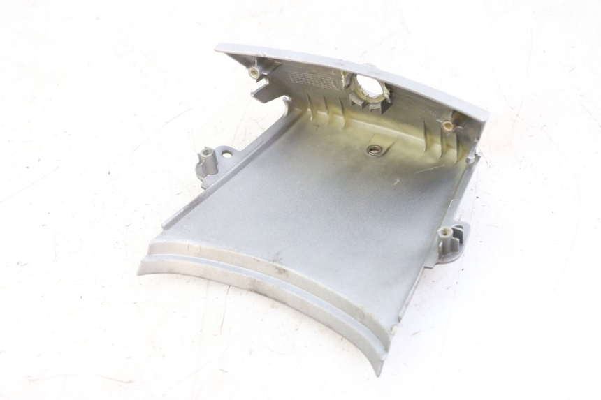 photo de GIUNZIONE PARAFANGO POSTERIORE HONDA SCV LEAD 100 (2003 - 2007)