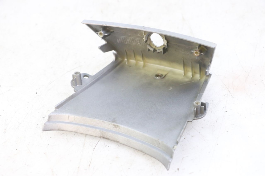 photo de GIUNZIONE PARAFANGO POSTERIORE HONDA SCV LEAD 100 (2003 - 2007)