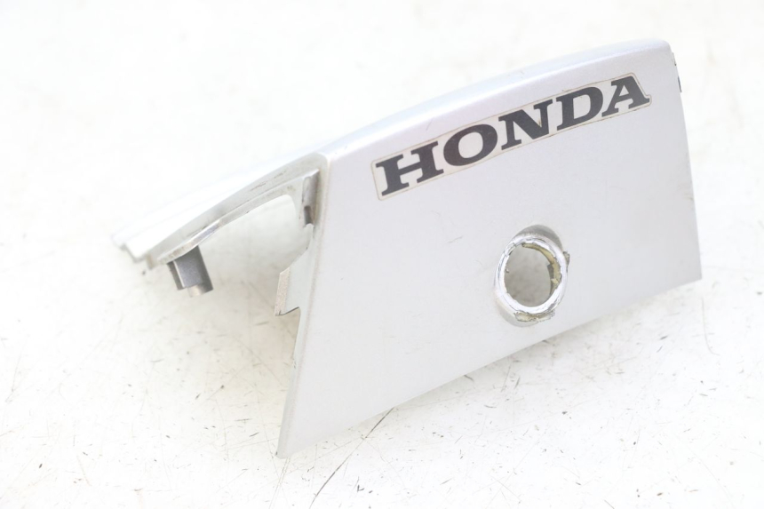 photo de GIUNZIONE PARAFANGO POSTERIORE HONDA SCV LEAD 100 (2003 - 2007)