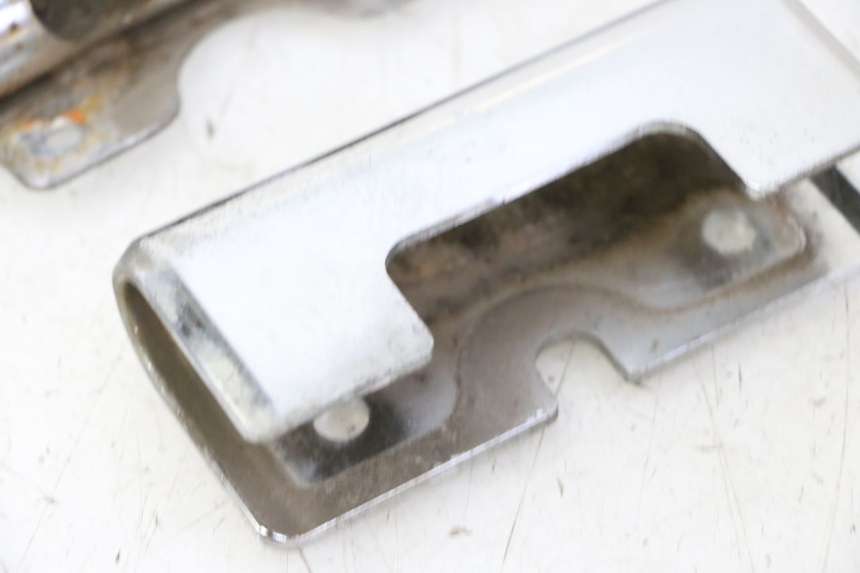 photo de CARENA POSTERIORE CONGIUNZIONE INFERIORE HYOSUNG GV AQUILA 125 (2000 - 2004) - Altra angolazione