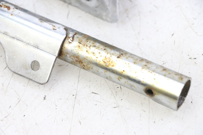 photo de CARENA POSTERIORE CONGIUNZIONE INFERIORE HYOSUNG GV AQUILA 125 (2000 - 2004) - Stato della superficie e materiale