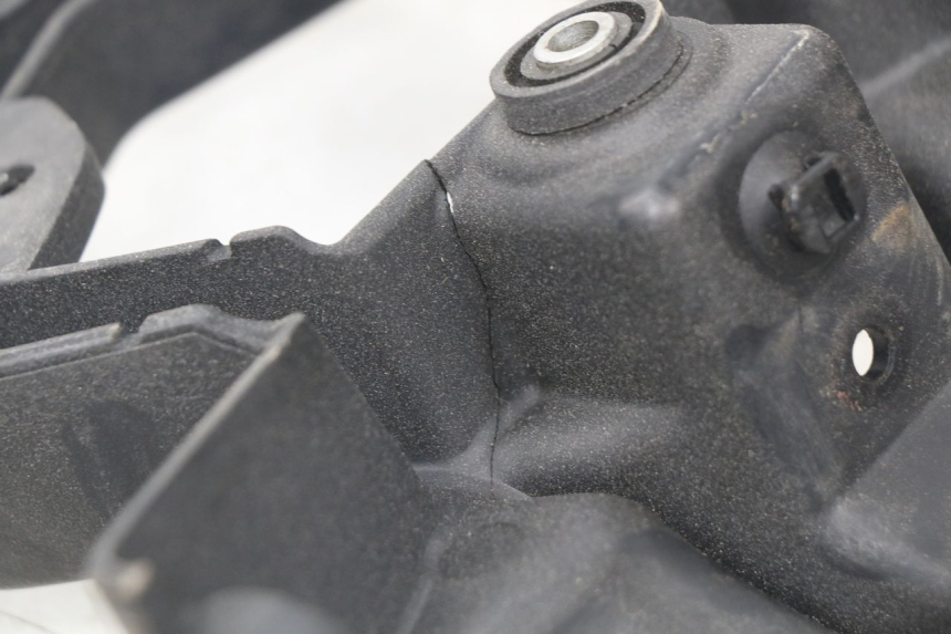 photo de Giunzione carenatura posteriore inferiore BMW R GS 1200 (2005 - 2007)