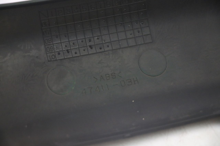 photo de GIUNZIONE PARAFANGO POSTERIORE INFERIORE SUZUKI BURGMAN 125 (2007 - 2014)