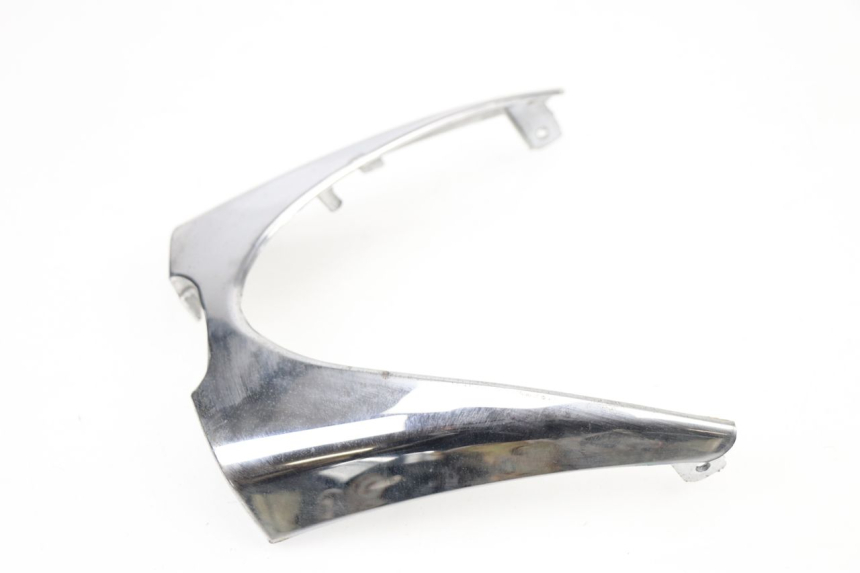 photo de Giunzione carenatura posteriore inferiore GOWINN DOLCE VITA 125 (2007 - 2013)