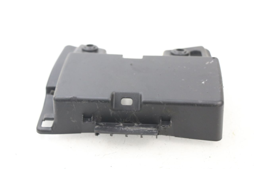 photo de Giunzione carenatura posteriore inferiore DUCATI M796 MONSTER 796 (2010 - 2014) - Zoom sullo stato d'uso